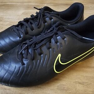 Nike Boys Tiempo Legend 10 Club Soccer Shoes